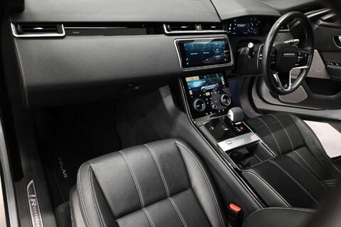 Land Rover Range Rover Velar 2.0 Range Rover Velar R-Dynamic SE D MHEV Auto 4WD 5dr 22