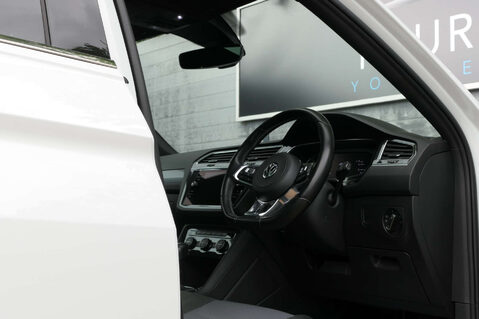 Volkswagen Tiguan 1.5 Tiguan Allspace R-Line Tech TSi Evo Semi-Auto 5dr 21