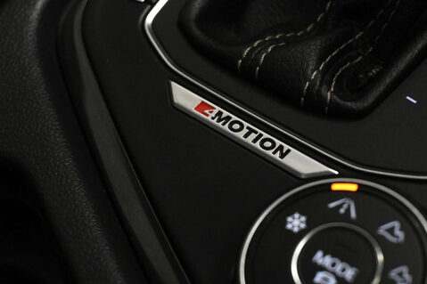 Volkswagen Tiguan 2.0 Tiguan R-Line TDI BlueMotion Technology 4Motion Semi-Auto 4WD 5dr 53