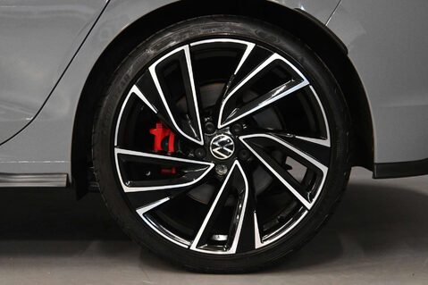 Volkswagen Golf 2.0 Golf GTi TSi Semi-Auto 5dr 40