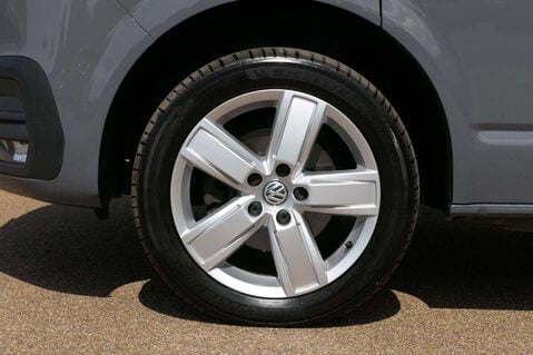 Volkswagen Transporter 2.0 Transporter T30 Highline TDI Semi-Auto 12