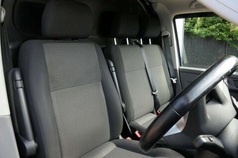 Volkswagen Transporter 2.0 Transporter T30 Highline TDI Semi-Auto 4