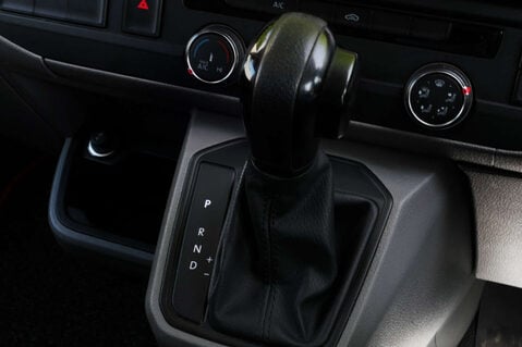 Volkswagen Transporter 2.0 Transporter T30 Highline TDI Semi-Auto 19