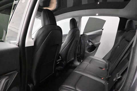 Tesla Model Y Model Y Long Range AWD 4WD 5dr 31
