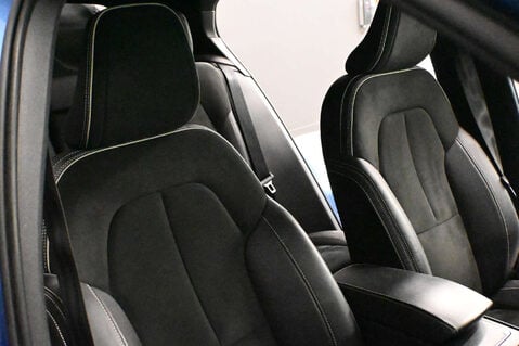 Volvo XC40 2.0 XC40 R-Design D3 AWD Auto 4WD 5dr 22