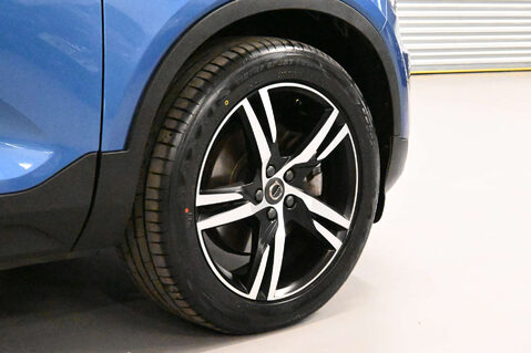 Volvo XC40 2.0 XC40 R-Design D3 AWD Auto 4WD 5dr 31