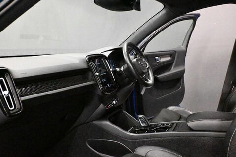 Volvo XC40 2.0 XC40 R-Design D3 AWD Auto 4WD 5dr 32