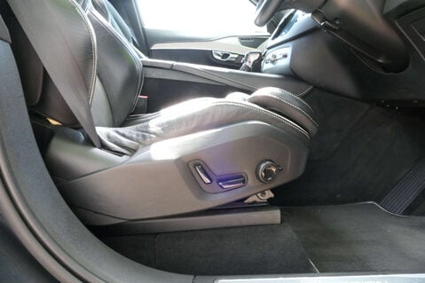 Volvo XC90 2.0 XC90 R-Design Pro D5 PowerPulse AWD Auto 4WD 5dr 23