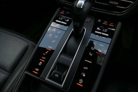 Porsche Macan 2.9 Macan GTS Semi-Auto 4WD 5dr 28