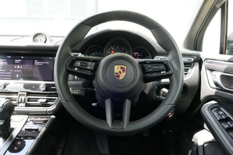 Porsche Macan 2.9 Macan GTS Semi-Auto 4WD 5dr 26