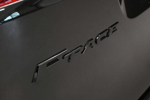 Jaguar F-Pace 2.0 F-PACE R-Dynamic SE D MHEV AWD Auto 4WD 5dr 17