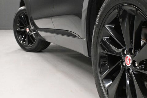 Jaguar F-Pace 2.0 F-PACE R-Dynamic SE D MHEV AWD Auto 4WD 5dr 20