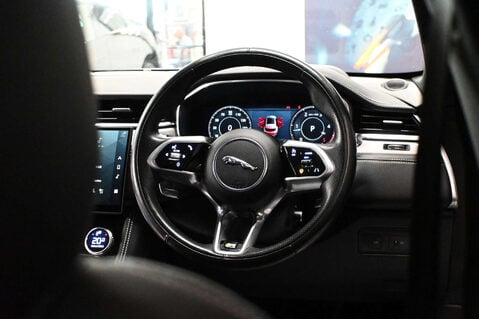 Jaguar F-Pace 2.0 F-PACE R-Dynamic SE D MHEV AWD Auto 4WD 5dr 14