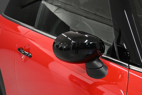 Mini Hatch 1.5 Cooper Sport Auto 3dr 23