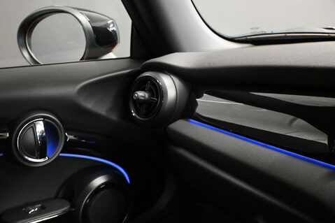 Mini Hatch 1.5 Cooper Sport Auto 3dr 42