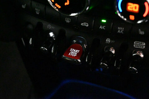 Mini Hatch 1.5 Cooper Sport Auto 3dr 64