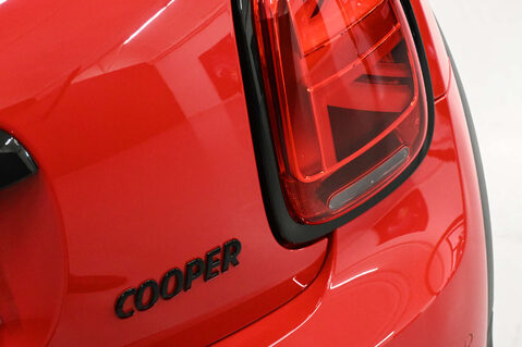Mini Hatch 1.5 Cooper Sport Auto 3dr 25