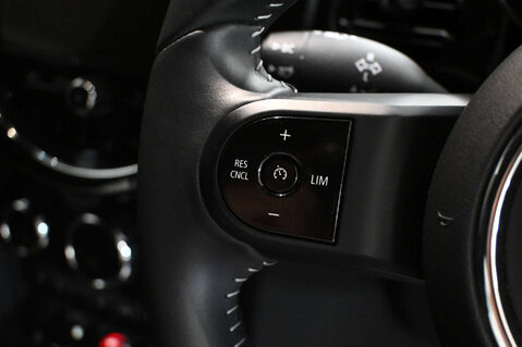 Mini Hatch 1.5 Cooper Sport Auto 3dr 62