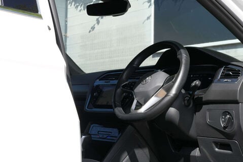 Volkswagen Tiguan 1.5 Tiguan Allspace R-Line TSi Semi-Auto 5dr 22