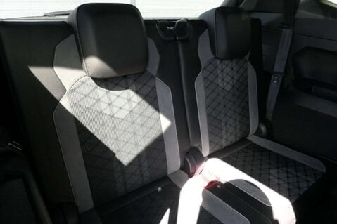 Volkswagen Tiguan 1.5 Tiguan Allspace R-Line TSi Semi-Auto 5dr 6