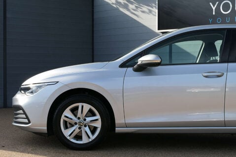 Volkswagen Golf 1.5 Golf Life TSi 5dr 10
