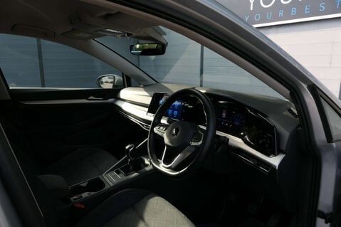 Volkswagen Golf 1.5 Golf Life TSi 5dr 21