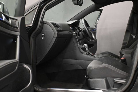 Volkswagen Golf 2.0 Golf R TSi 4Motion Semi-Auto 4WD 5dr 28