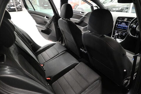 Volkswagen Golf 2.0 Golf R TSi 4Motion Semi-Auto 4WD 5dr 10