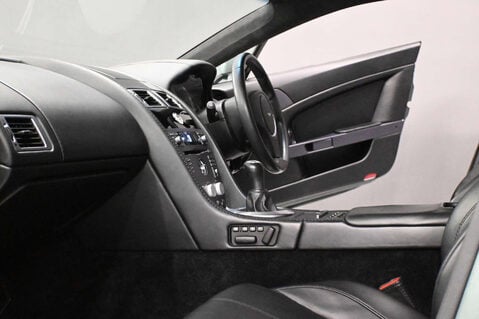 Aston Martin Vantage 4.3 Vantage V8 3dr 27