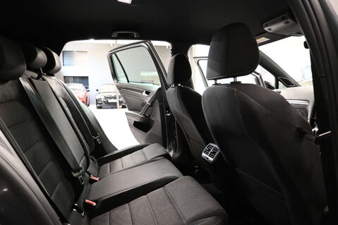 Volkswagen Golf 2.0 Golf R TSi Semi-Auto 4WD 5dr 45