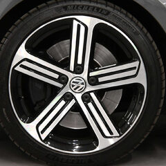 Volkswagen Golf 2.0 Golf R TSi Semi-Auto 4WD 5dr 1