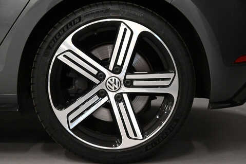 Volkswagen Golf 2.0 Golf R TSi Semi-Auto 4WD 5dr 43