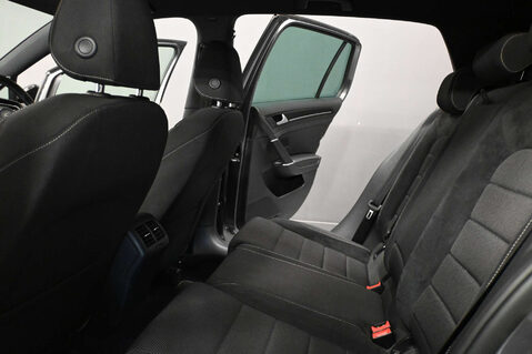 Volkswagen Golf 2.0 Golf R TSi Semi-Auto 4WD 5dr 41