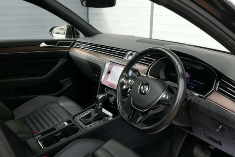 Volkswagen Passat 1.4 Passat GTe Semi-Auto 5dr 25