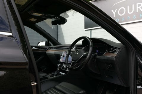 Volkswagen Passat 1.4 Passat GTe Semi-Auto 5dr 24