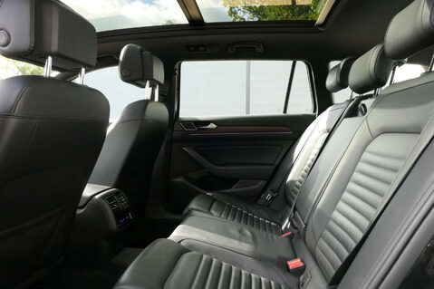 Volkswagen Passat 1.4 Passat GTe Semi-Auto 5dr 35