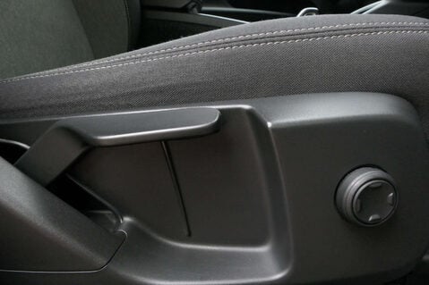 Volvo XC40 1.5 XC40 Momentum T3 Auto 5dr 23