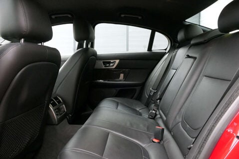 Jaguar XF 3.0 XF Premium Luxury V6 D Auto 4dr 32