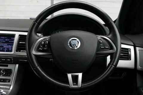 Jaguar XF 3.0 XF Premium Luxury V6 D Auto 4dr 41