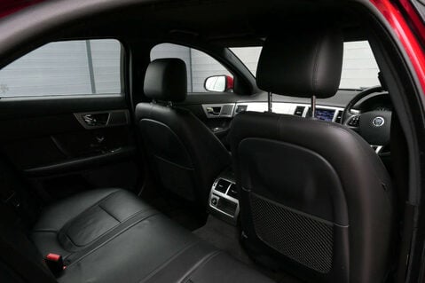 Jaguar XF 3.0 XF Premium Luxury V6 D Auto 4dr 44