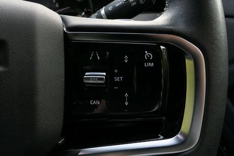 Land Rover Range Rover Evoque 2.0 Range Rover Evoque R-Dynamic SE MHEV Auto 4WD 5dr 38