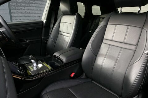 Land Rover Range Rover Evoque 2.0 Range Rover Evoque R-Dynamic SE MHEV Auto 4WD 5dr 4