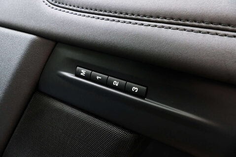 Land Rover Range Rover Evoque 2.0 Range Rover Evoque R-Dynamic SE MHEV Auto 4WD 5dr 25