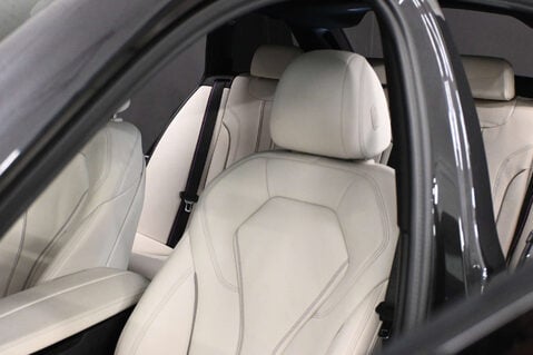 BMW 5 Series 2.0 530e xDrive M Sport Auto 4WD 5dr 11