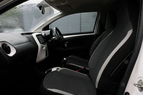 Toyota Aygo 1.0 Aygo X-Plore VVT-i 5dr 29