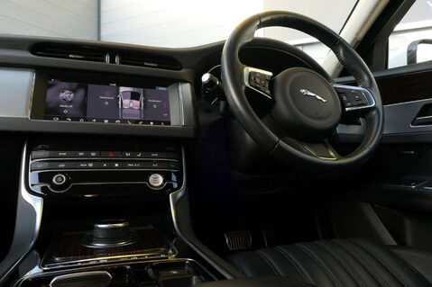 Jaguar XF 2.0 XF Portfolio Auto 5dr 29