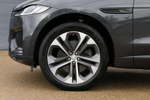 Jaguar F-Pace 3.0 F-Pace R-Dynamic SE D MHEV AWD Auto 4WD 5dr 9