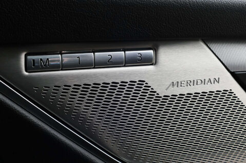 Jaguar F-Pace 3.0 F-Pace R-Dynamic SE D MHEV AWD Auto 4WD 5dr 26