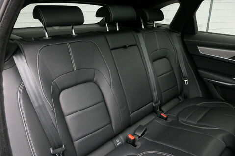 Jaguar F-Pace 3.0 F-Pace R-Dynamic SE D MHEV AWD Auto 4WD 5dr 5