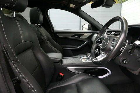 Jaguar F-Pace 3.0 F-Pace R-Dynamic SE D MHEV AWD Auto 4WD 5dr 18